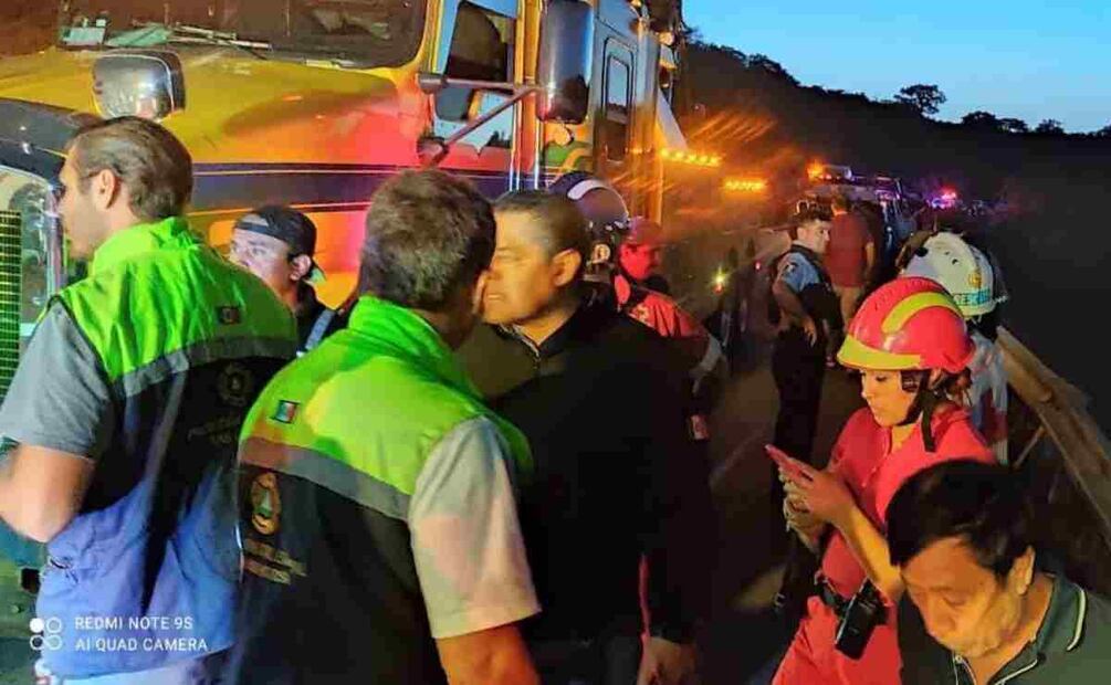 De forma preliminar, 10 personas perdieron la vida en el lugar de forma inmediata, mientras que, 18 personas más resultaron lesionadas. Foto: Especial