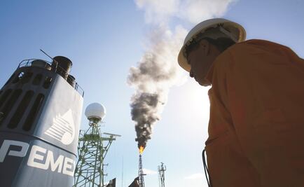 Suspenden a ocho funcionarios de Pemex por robo de hidrocarburos