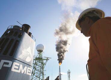 Suspenden a ocho funcionarios de Pemex por robo de hidrocarburos