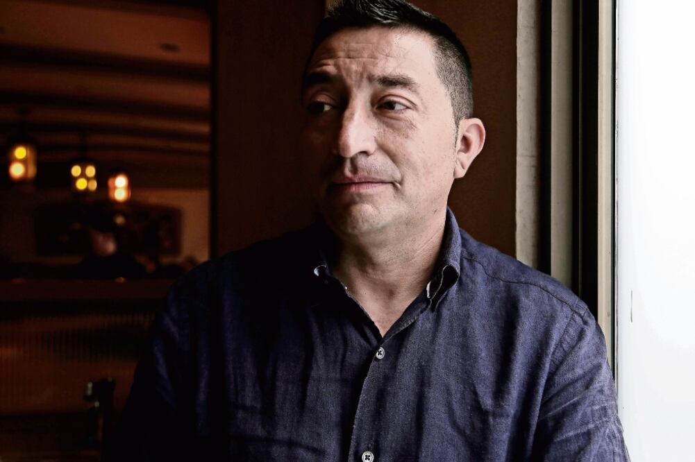 Miguel Rincón, custodio del Reclusorio Norte, asegura que lo que más lo presiona es la falta de dinero (ALEJANDRA LEYVA. EL UNIVERSAL)