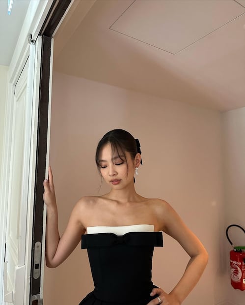 El fleco cortina recibe este nombre por dividirse en dos partes. Foto: Instagram @jennierubyjane