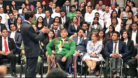 Informe por 'streaming' buena idea, pero faltó espontaneidad