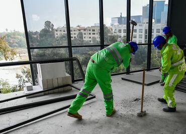 Demuelen edificio construido sin permiso en Presa Anzaldo