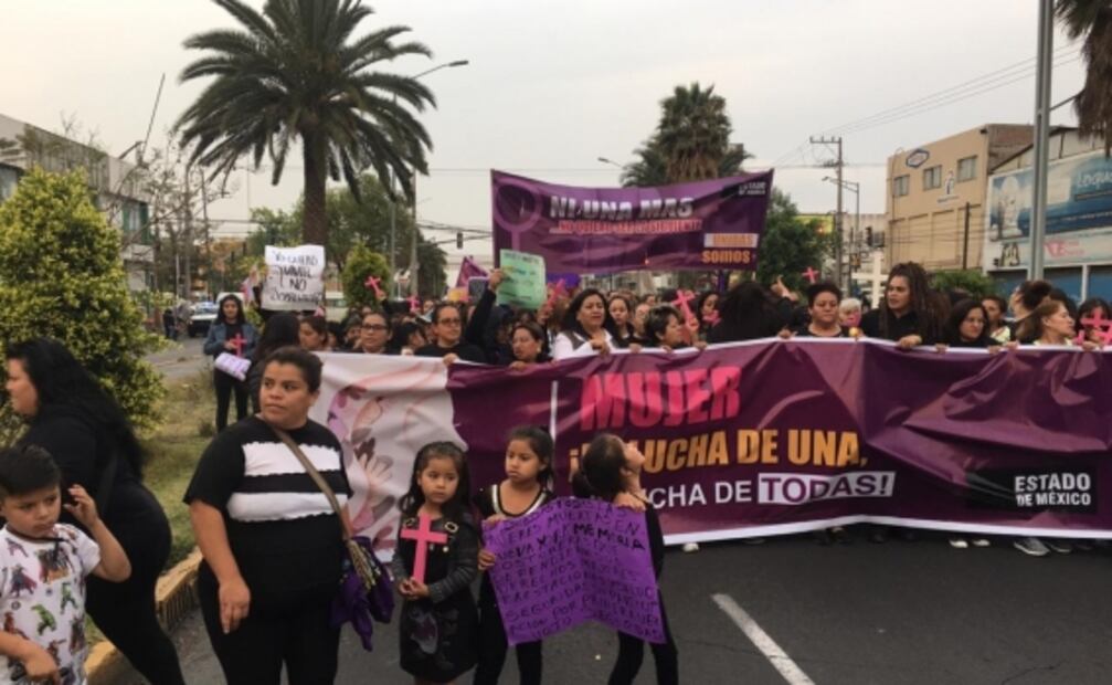 Mujeres marchan por el 8M en los estados