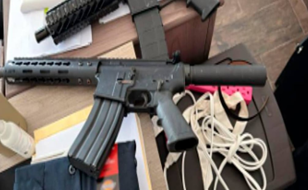 Armas aseguradas tras cateos en Tamaulipas (04/03/2026). Foto: Especial