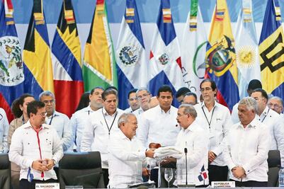 Celac defiende a migrantes; evita enfrentar a Trump