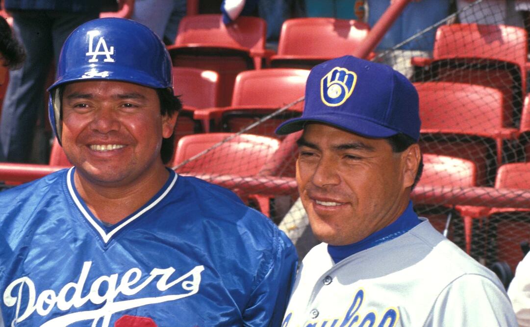 Fernando Valenzuela y Teodoro Higuera, previo al juego de Dodgers y Cerveceros en el Estadio de Monterrey (Foto: Archivo / EL UNIVERSAL)
