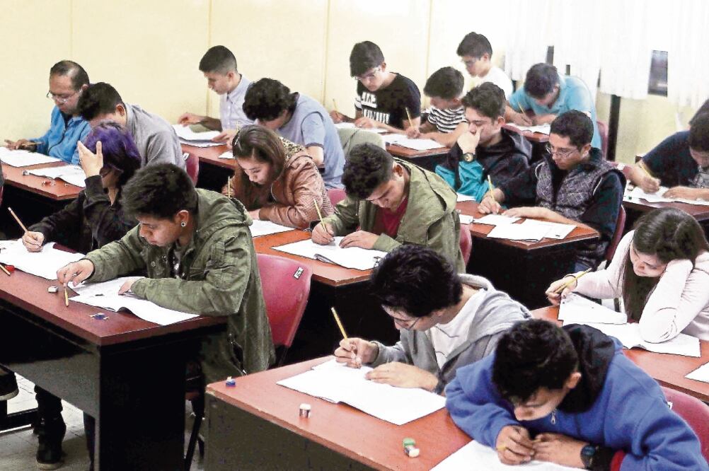 De acuerdo con la OCDE, se deben incrementar los niveles de exigencia a los estudiantes mexicanos debido a la competencia internacional. (FOTO: ARCHIVO. EL UNIVERSAL)
