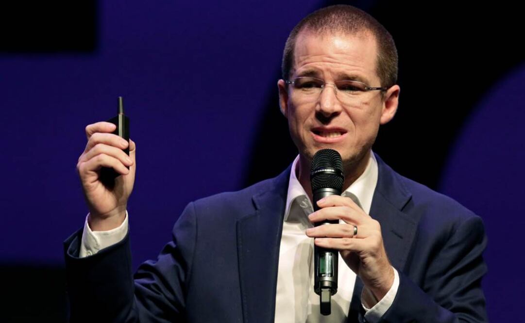 "En la historia, en muchos países del mundo, cuando este tipo de conflictos ocurren, lo que sucede es que se detienen las inversiones", asegura Ricardo Anaya. Foto: Reuters