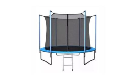 Un hombre se rompe las rodillas al saltar en cama elástica