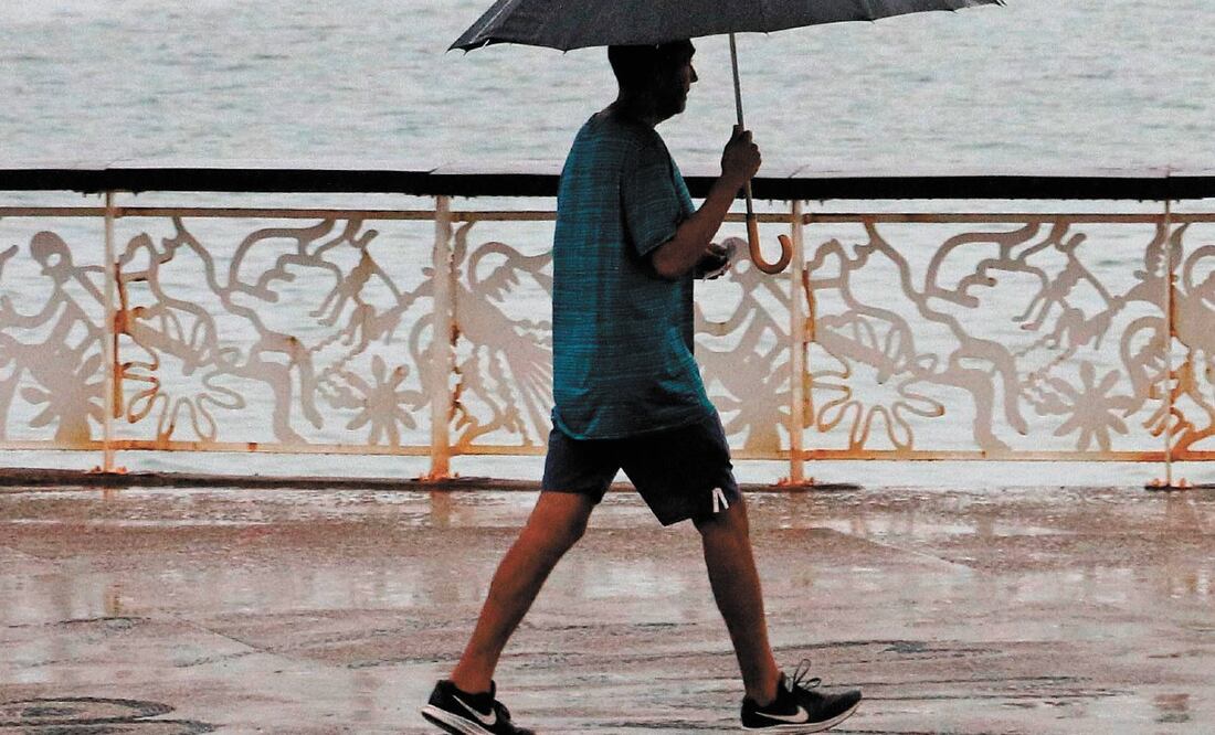 Precaución. El huracán Lorena pasa por el territorio nacional, por lo que la Ssa emitió una serie de recomendaciones. Foto/ARCHIVO EL UNIVERSAL