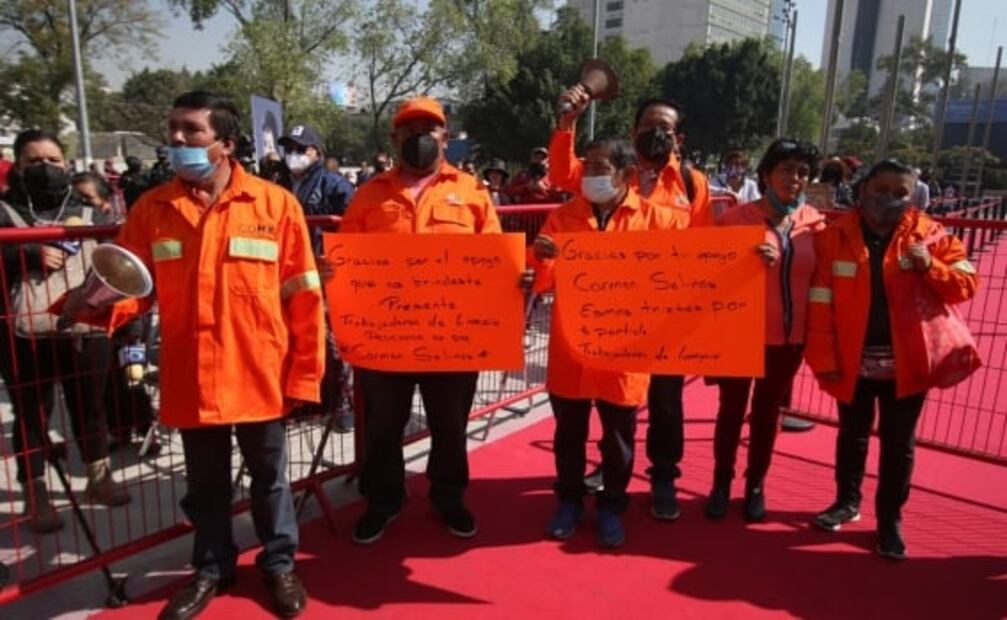 Despiden a Carmen Salinas entre música, aplausos y porras en el Monumento a la Madre