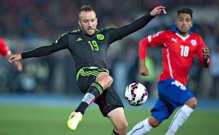 México iguala 3-3 con Chile, en medio de polémica arbitral