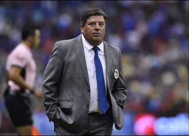 Árbitros no persiguen a Miguel Herrera, asegura Brizio