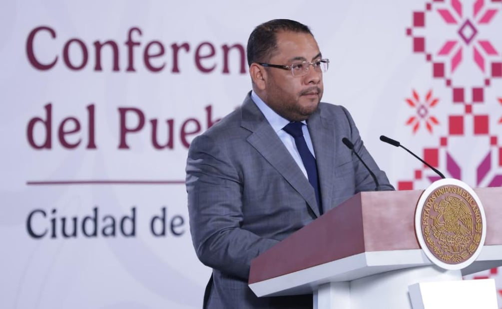 Omar Reyes Colmenares, titular de la Unidad de Inteligencia Financiera (UIF) durante la conferencia de prensa de la presidenta Claudia Sheinbaum desde Palacio Nacional (28/08/2026). Foto: Fernanda Rojas / EL UNIVERSAL
