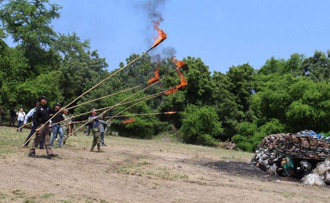 Marina incinera 2.9 toneladas de narcóticos en Chiapas. Foto: Especial
