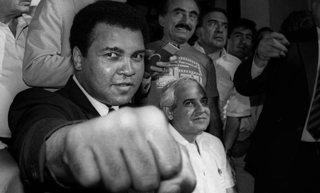 Ali during an impromptu press conference in Mexico City. (Photo: Reuters)