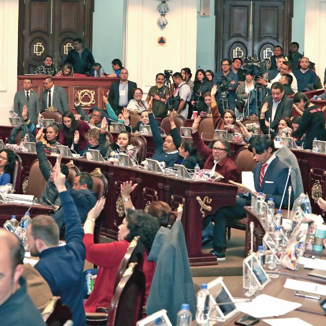 Los legisladores locales dieron a la Secretaría de Obras y Servicios cuatro ve ce s más recursos en comparación con los otorgados en 2018. (BERENICE FREGOSO. EL UNIVERSAL)