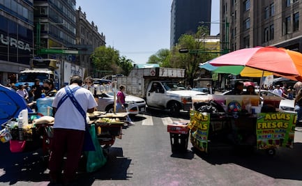Comerciantes bloquean Eje Central; "que nos respeten los acuerdos", exigen
