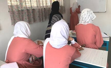 La escuela secreta para niñas afganas que desafía al Talibán