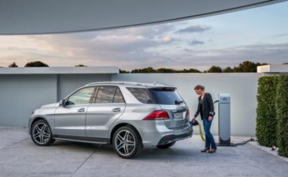 Un clan SUV Mercedes-Benz tomó las carreteras