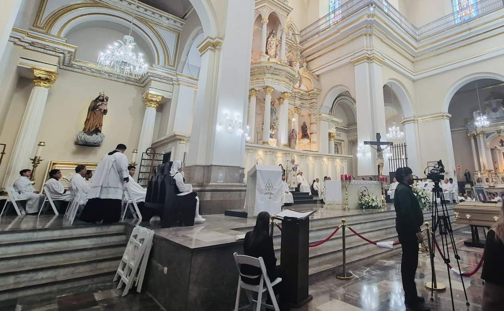 Feligresía despide a arzobispo emérito José Ulises Macías Salcedo; destacan su legado pastoral.
Foto: Especial.
