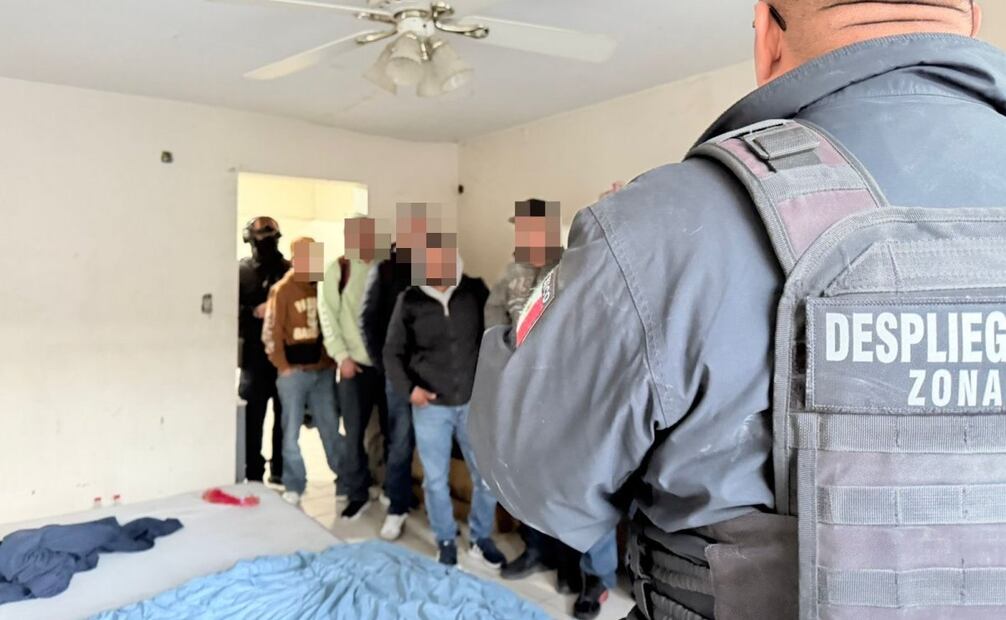 Rescatan a 11 migrantes privados de la libertad en Ciudad Juárez, Chihuahua; los canalizan al Instituto de Migración.
Foto: Especial.