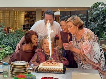 Silvia Pinal reaparece con sus tres hijos: Silvia, Alejandra y Luis Enrique para celebrar el 10 de mayo