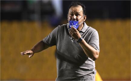 Juan Reynoso carga contra el arbitraje tras derrota ante Tigres