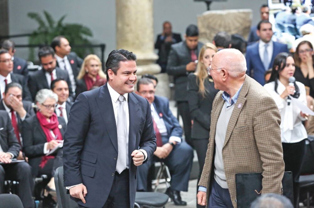 Durante la Glosa Ciudadana a su Cuarto Informe, el gobernador Aristóteles Sandoval pidió a los integrantes de su gabinete trabajar con transparencia (ARCHIVO EL UNIVERSAL)