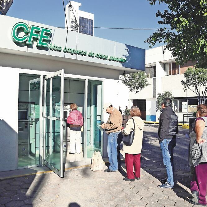 Previsiones negativas. De acuerdo con su programa de desarrollo, la CFE proyecta que la CRE le dejará pérdidas por 160 mil mdp. ARCHIVO EL UNIVERSAL