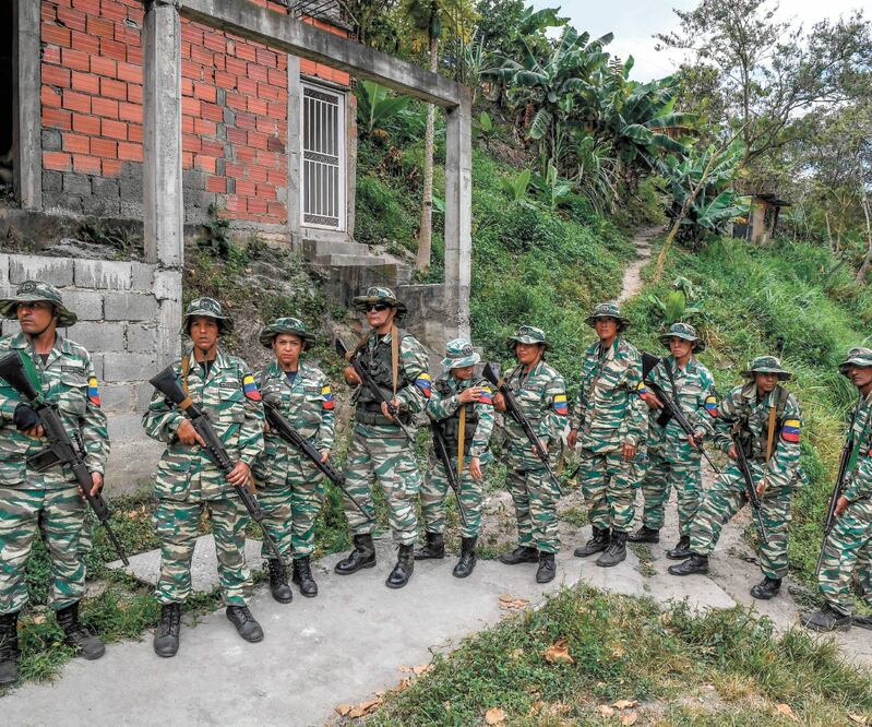 Integrantes de la Milicia Bolivariana, de la fuerza armada venezolana, ayer durante sus ejercicios en Caracas. Foto: FEDERICO PARRA. AFP