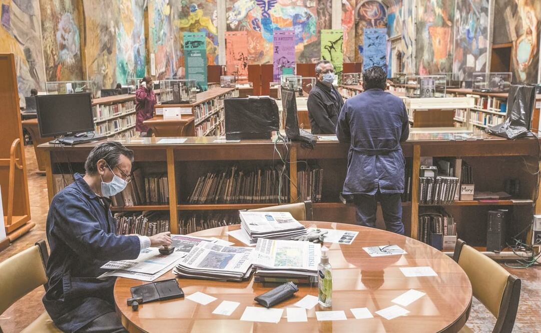 Para la Secretaría de Cultura, la nueva legislación "reconoce el papel fundamental de los bibliotecarios mexicanos”. En la imagen, personal de la Biblioteca Miguel Lerdo de Tejada en la Ciudad de México. Foto: Germán Espinosa. EL UNIVERSAL