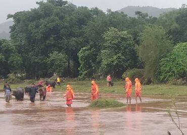 India busca sobrevivientes tras lluvias que dejaron más de 138 muertos