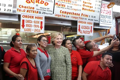 Hillary hace parada en taquería de Las Vegas y pide dos "con todo"