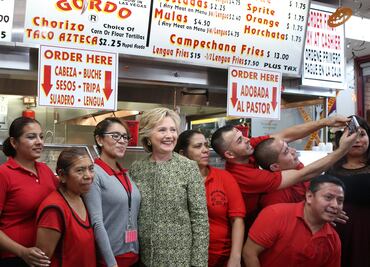 Hillary hace parada en taquería de Las Vegas y pide dos "con todo"