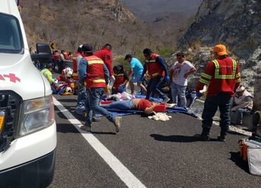 Familiares de víctimas del accidente de autobús en que viajaban simpatizantes de Morena, aceptan reunirse con Claudia Sheinbaum