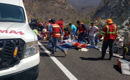 Familiares de víctimas del accidente de autobús en que viajaban simpatizantes de Morena, aceptan reunirse con Claudia Sheinbaum