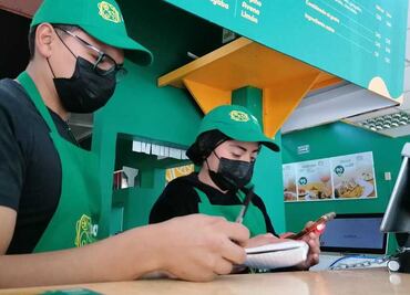 Con descuentos en comida, jóvenes emprendedores agradecen a policías municipales su trabajo en Toluca