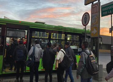 Unidades de RTP apoyan a usuarios ante cierre parcial en Línea 5 del Metro