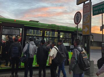 Unidades de RTP apoyan a usuarios ante cierre parcial en Línea 5 del Metro