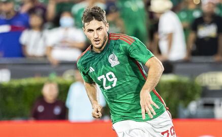 Un equipo español está interesado en Santiago Giménez