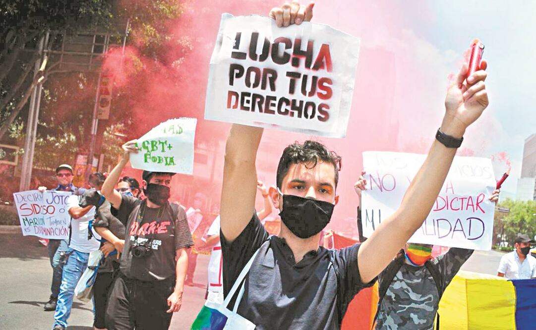 Jóvenes se manifestaron ayer en el marco del Día Internacional contra la Homofobia, la Transfobia y la Bifobia. Foto: CUARTOSCURO