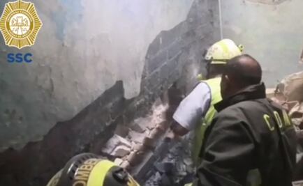 Rescatan a bebé atorada entre paredes en Iztacalco