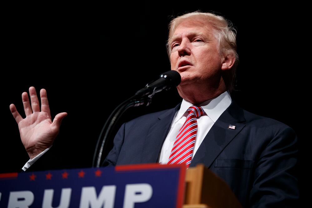 El candidato presidencial republicano Donald Trump durante un acto de campaña en la Briar Woods High School (Foto: AP)