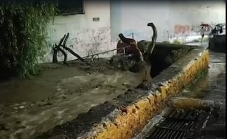Lluvias colapsan vialidades en Edomex; desbordamiento del Río Hondo afecta Naucalpan