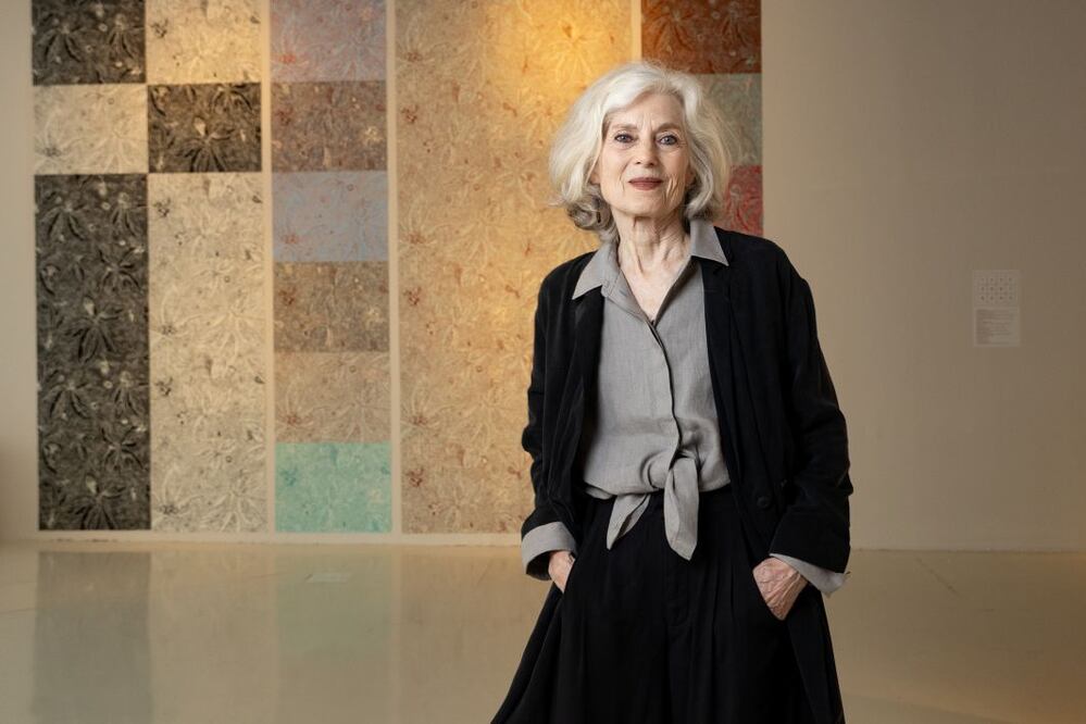 Artista visual estadounidense radicada en México desde 1973, Carla Rippey presenta su más reciente exposición, La imagen interceptada, en el Museo Universitario del Chopo. La muestra reúne más de 120 piezas que exploran la reinterpretación de la realidad a través de imágenes./ Hugo Salvador / El Universal