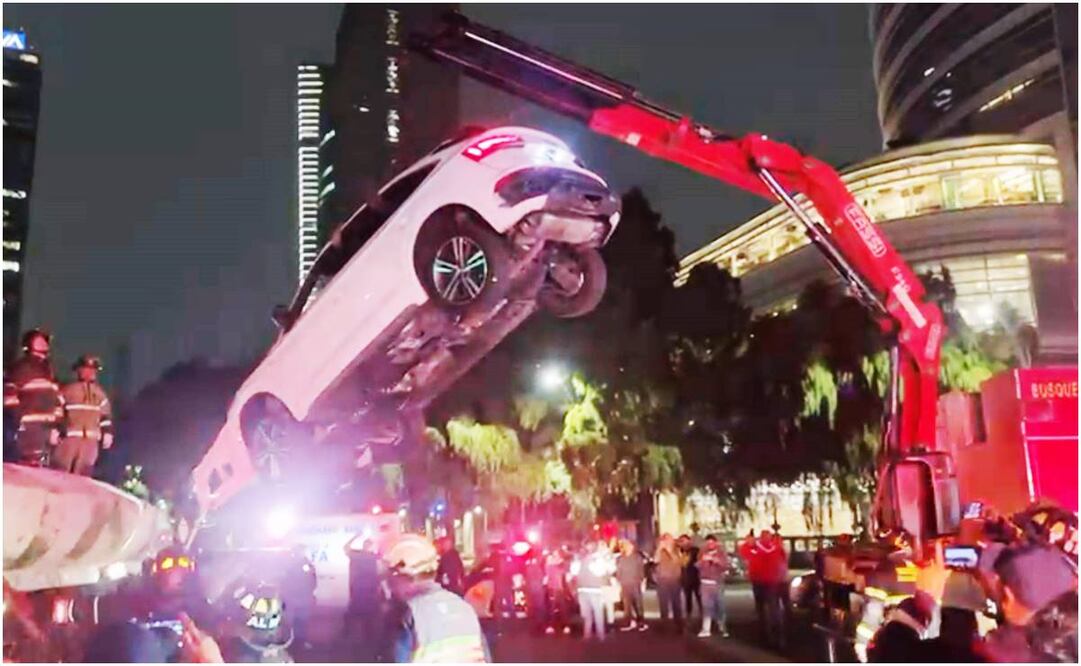 Camioneta se sube a la Diana Cazadora. Foto: Especial