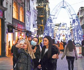 Tras Reino Unido, países apuran vacunación masiva