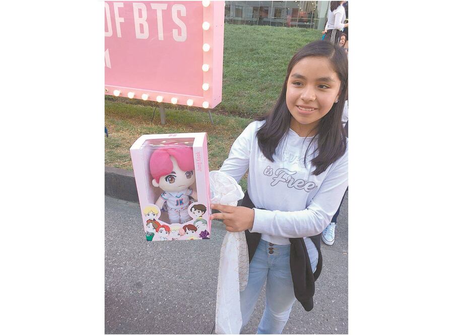 Lucía, de 17 años, llegó desde las 7:30 horas y gastó 5 mil 800 pesos. Foto/Ariel León Luna. El Universal